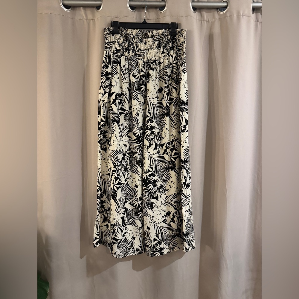 Classic Concepts Floral Black and White Women's Wide Leg Ankle Pants
